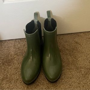 Hunter green rain boots
